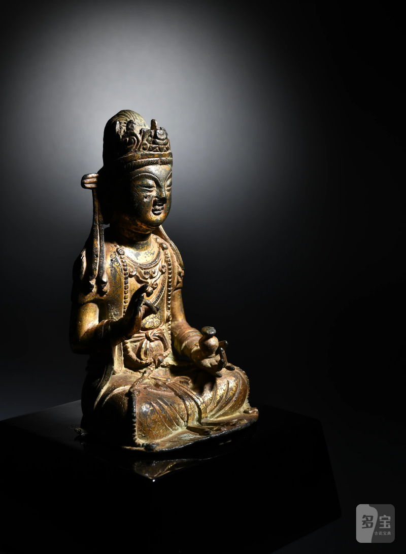 明 吴越风格铜鎏金錾花观音坐像 - 图3